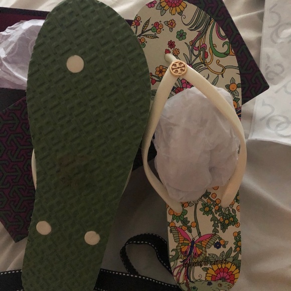 NEW!! Tory Burch Flip Flops - Picture 5 of 7